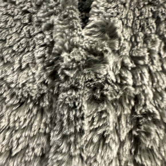 Fluffy and cozy vest by Aqua….brushes some white and greenish grey! - Picture 2 of 7